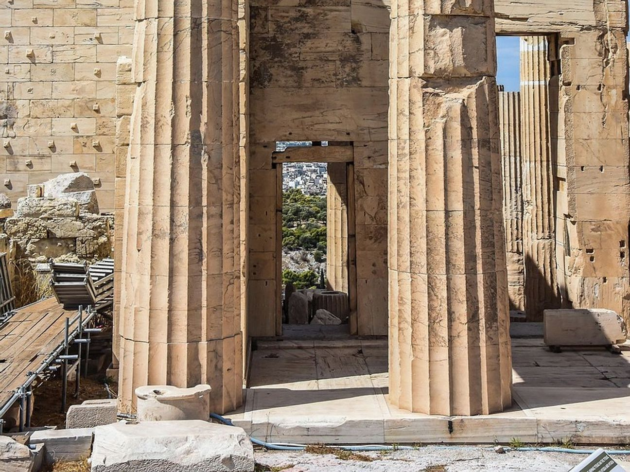 Mermer restorasyonu çalışması devam ediyor